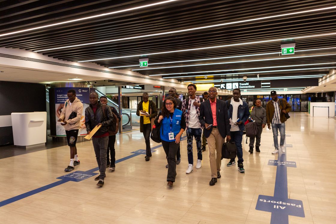 Foto dell'arrivo a Fiumicino dei rifugiati